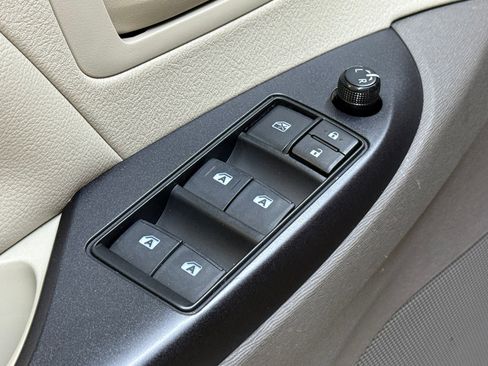 Used 2019 Toyota Sienna L image 24