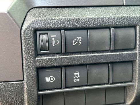 Certified 2025 Toyota Tacoma SR5 AWD/4WD image 26