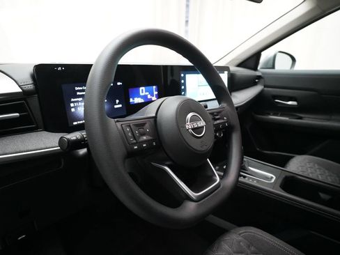 Certified 2025 Nissan Kicks SV image 8