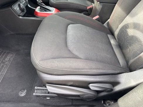 Used 2020 Jeep Renegade Trailhawk image 11