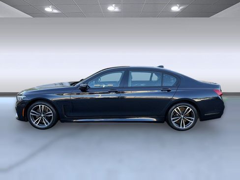 Used 2022 BMW 740i xDrive w/ M Sport Package AWD/4WD image 2