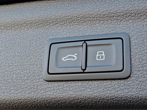 Certified 2025 Audi Q3 2.0T Premium Plus w/ Premium Plus Package image 33