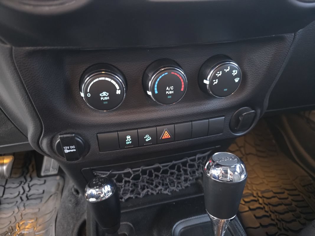 Used 2017 Jeep Wrangler Unlimited Sport w/ Connectivity Group AWD/4WD image 24