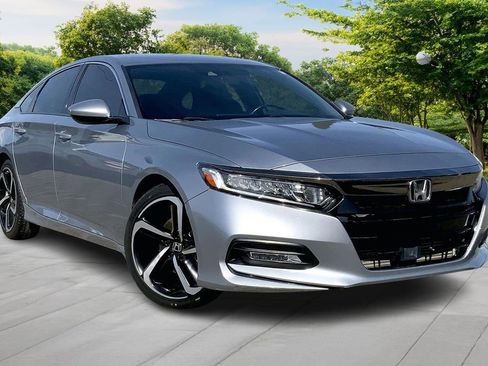 Used 2018 Honda Accord Sport image 3