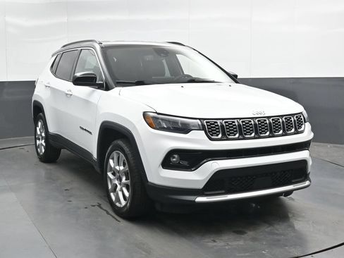 Used 2025 Jeep Compass Limited AWD/4WD image 4