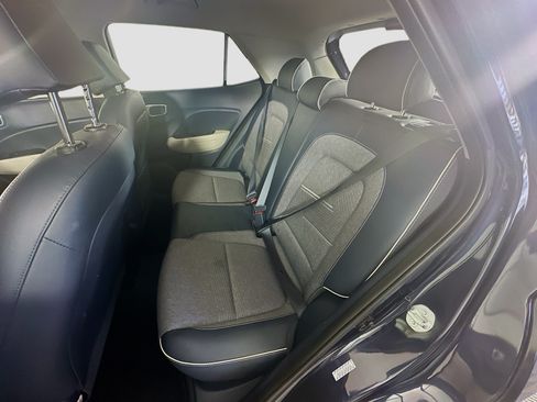 Used 2023 Hyundai Venue Limited w/ Cargo Package FWD image 27