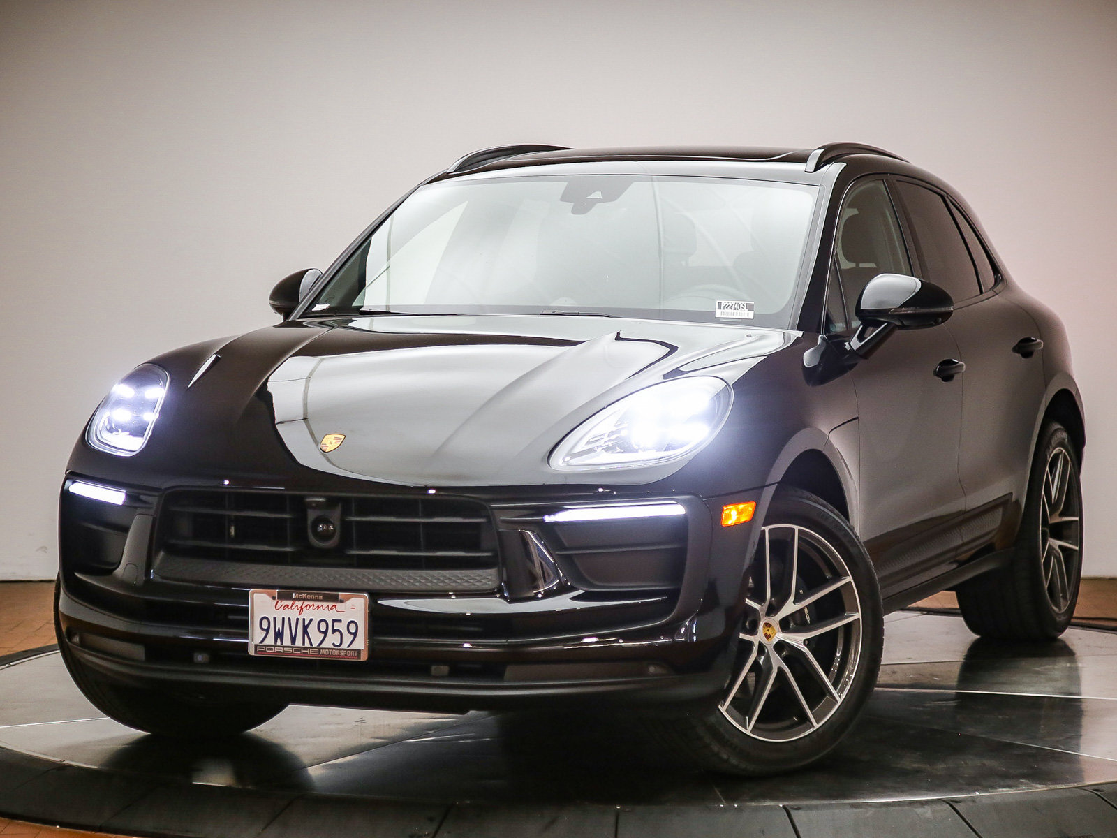 Certified 2026 Porsche Macan AWD/4WD image 1