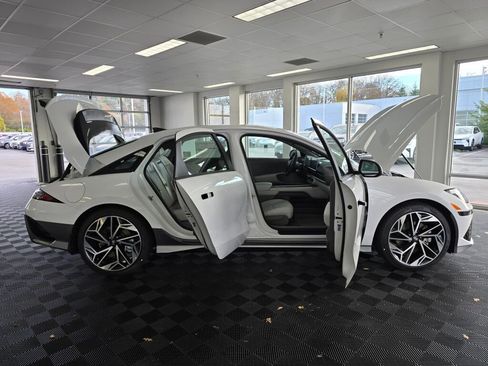 New 2025 Hyundai Ioniq 6 SEL image 15