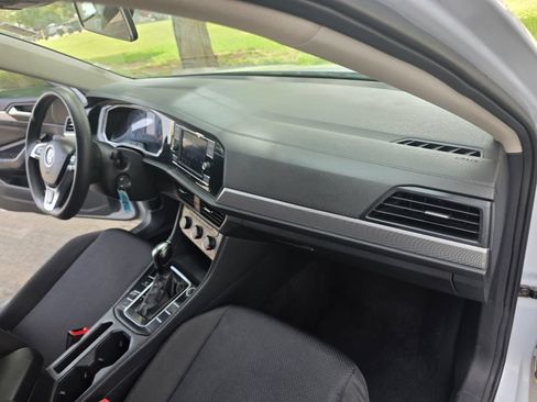 Used 2019 Volkswagen Jetta SE FWD image 25