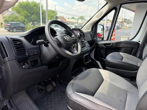 Used 2025 RAM ProMaster 2500 w/ Convenience Group FWD image 16