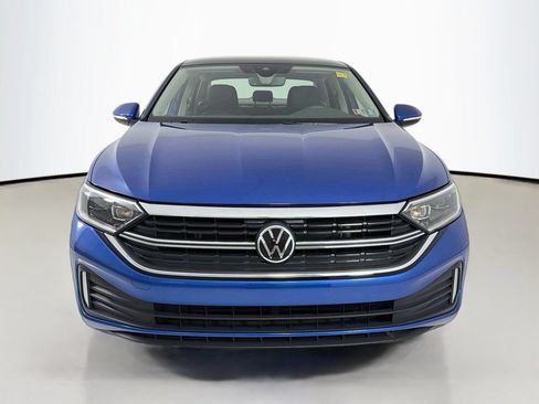 Used 2023 Volkswagen Jetta SEL FWD image 2