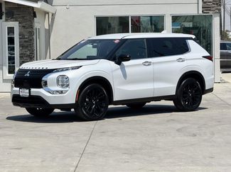Used 2023 Mitsubishi Outlander SE Black Edition image 1