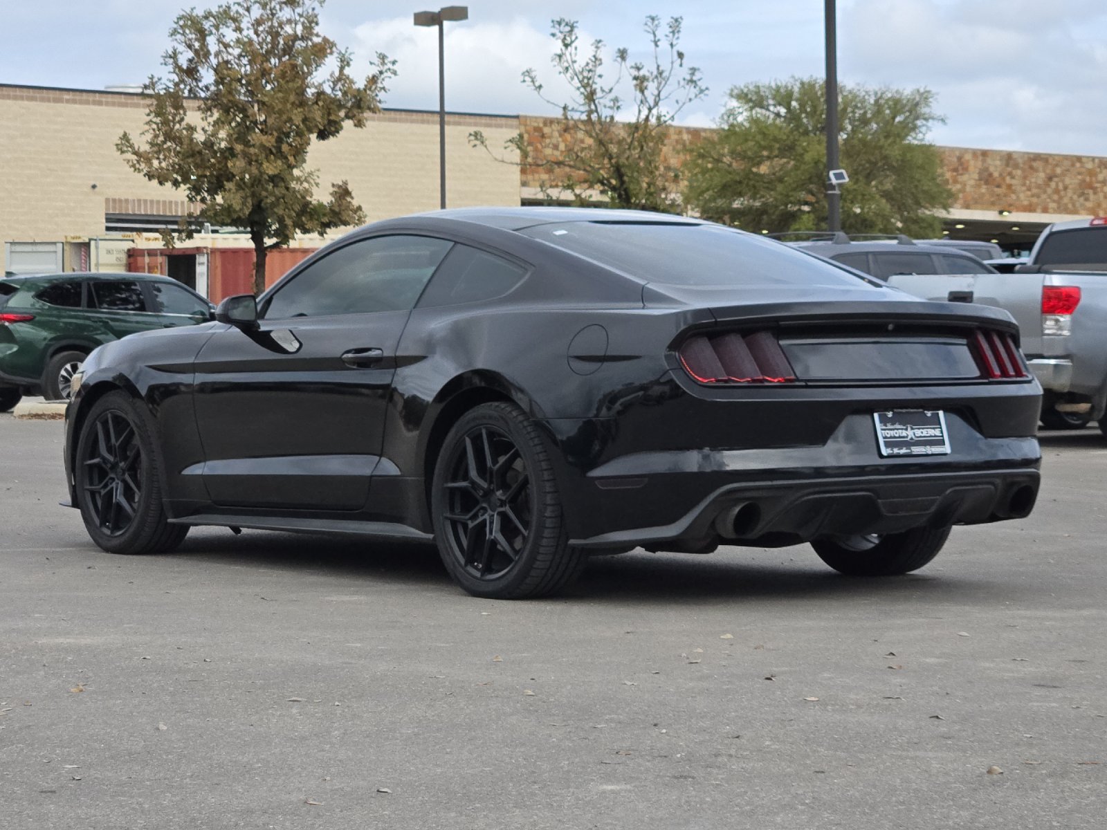 Used 2017 Ford Mustang GT w/ GT Performance Package RWD image 3
