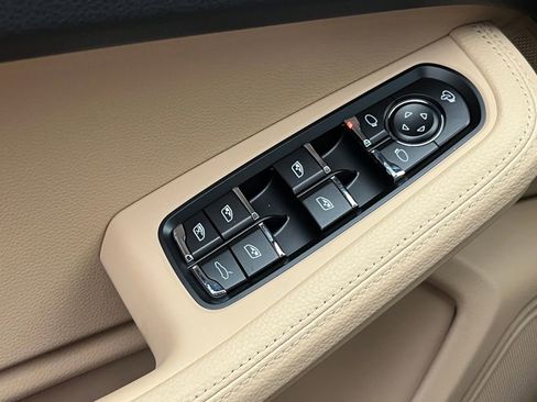 Certified 2025 Porsche Macan image 19