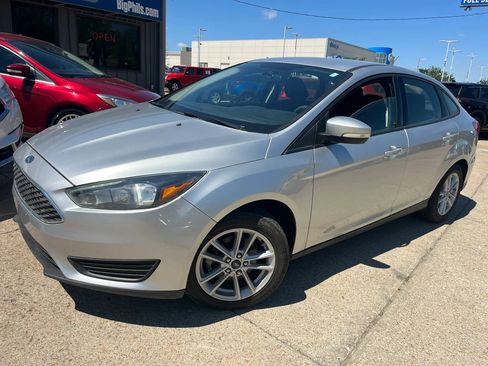 Used 2017 Ford Focus SE image 4