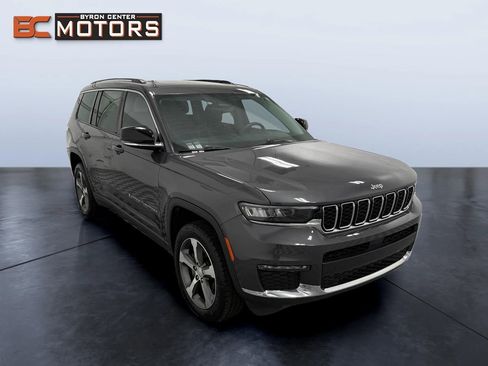Used 2023 Jeep Grand Cherokee L Limited AWD/4WD image 7