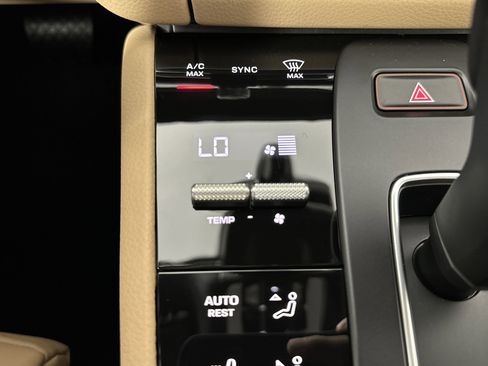 Certified 2025 Porsche Macan image 21