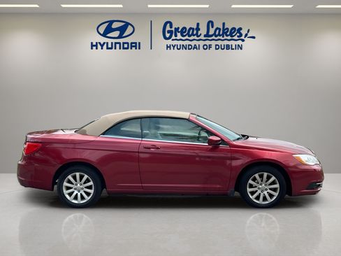 Used 2011 Chrysler 200 Touring FWD image 6