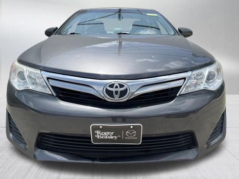 Used 2012 Toyota Camry LE FWD image 2