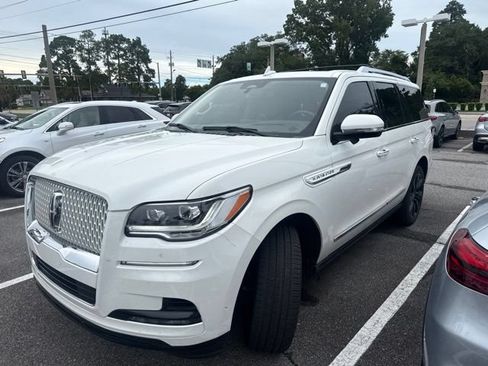 Used 2024 Lincoln Navigator Reserve AWD/4WD image 2
