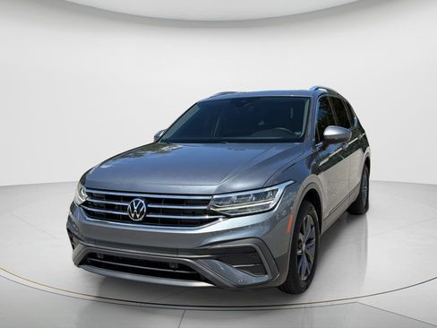 Certified 2022 Volkswagen Tiguan SE FWD image 1