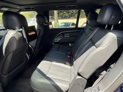 Used 2023 Land Rover Range Rover Long Wheelbase SE image 14