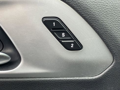 Used 2025 Chrysler Pacifica Limited image 33