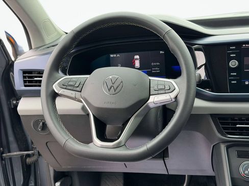 Used 2022 Volkswagen Taos SE w/ Panoramic Sunroof Package FWD image 22