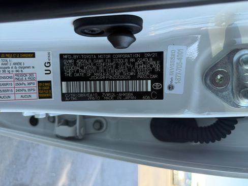 Used 2022 Toyota Prius Prime XLE FWD image 22
