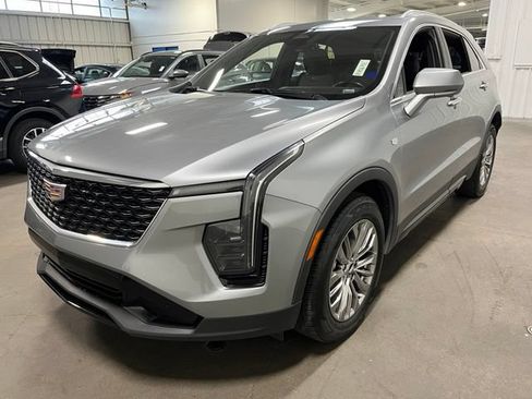 Used 2025 Cadillac XT4 Premium Luxury FWD image 7