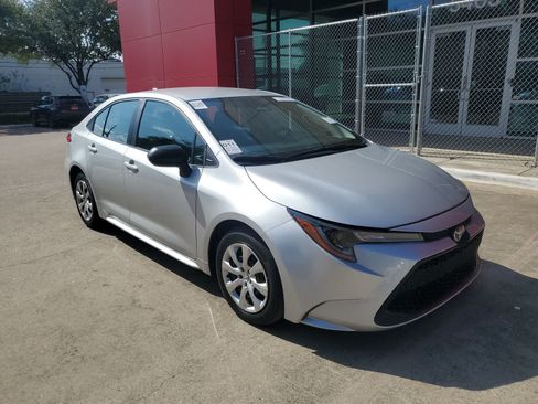 Used 2025 Toyota Corolla LE FWD image 9
