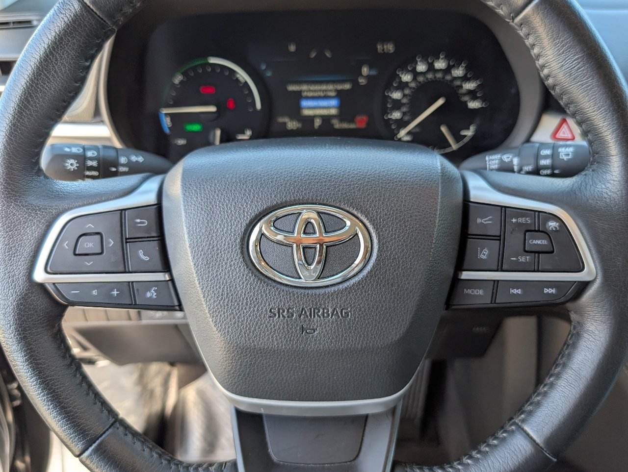 Used 2025 Toyota Sienna XLE FWD image 19