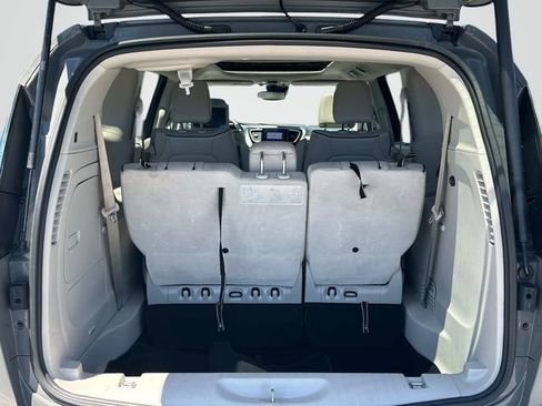 Used 2020 Chrysler Pacifica Limited w/ Advanced Safetytec Group FWD image 18
