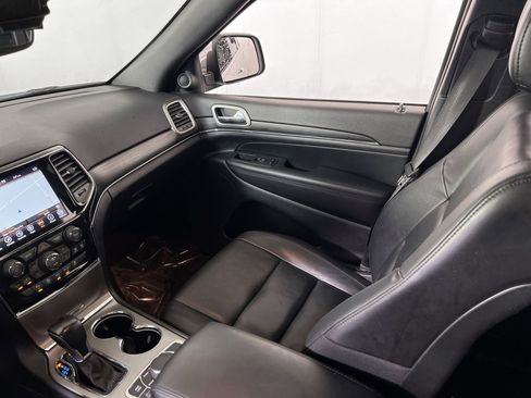Used 2022 Jeep Grand Cherokee Limited image 23