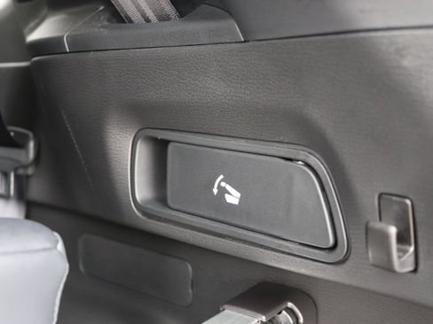 Used 2025 Mitsubishi Outlander 4WD Plug-In Hybrid image 19