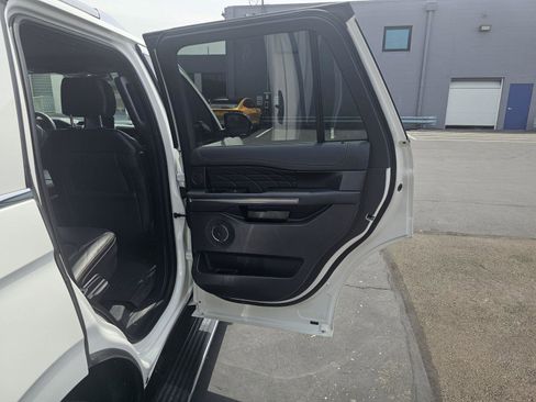 Used 2022 Ford Expedition Platinum image 14