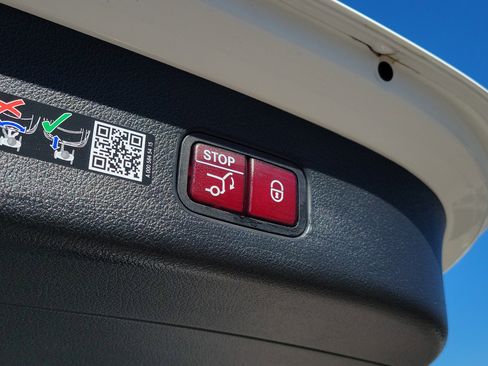 Used 2026 Mercedes-Benz GLC 300 image 9