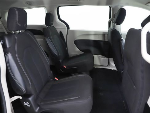 Used 2024 Chrysler Voyager LX image 12