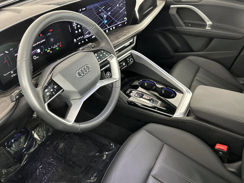 Used 2025 Audi Q5 Premium w/ Convenience Package image 9