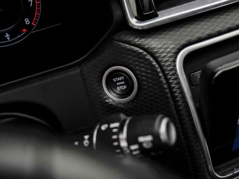 Used 2018 Land Rover Range Rover Velar R-Dynamic SE image 76