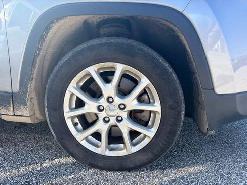 Used 2014 Jeep Cherokee Sport FWD image 10