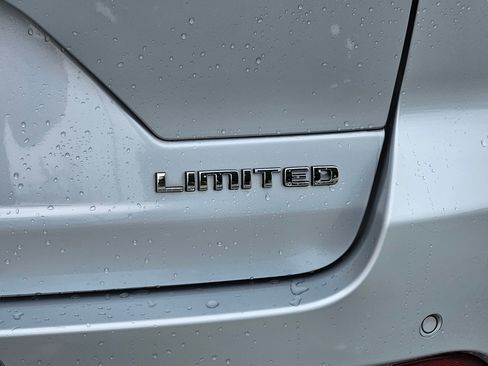 Used 2023 Jeep Grand Cherokee Limited image 31