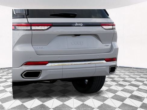 New 2025 Jeep Grand Cherokee Summit image 21