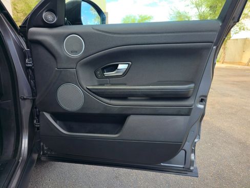 Used 2017 Land Rover Range Rover Evoque SE image 21