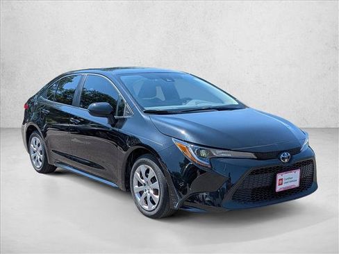 Certified 2022 Toyota Corolla LE FWD image 3