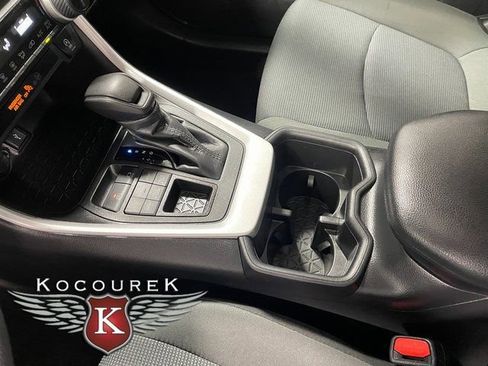 Used 2022 Toyota RAV4 LE AWD/4WD image 17