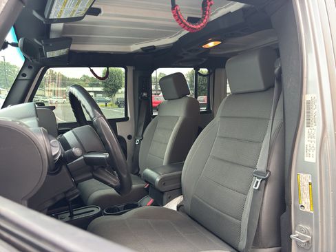 Used 2008 Jeep Wrangler Unlimited Rubicon w/ Dual Top Group AWD/4WD image 9
