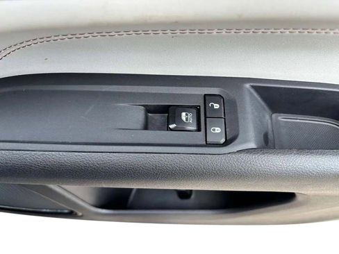 Used 2023 Jeep Compass Limited w/ Sun and Sound Group AWD/4WD image 34