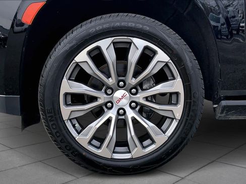 Used 2021 GMC Yukon XL Denali w/ Denali Premium Package image 12