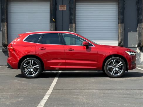 Used 2019 Volvo XC60 T5 Momentum w/ Premium Package AWD/4WD image 2